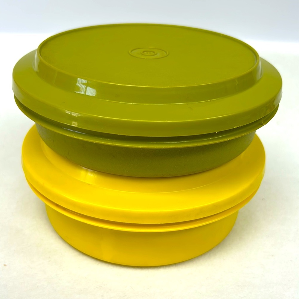 Vintage 1970’s  set of 2 TUPPERWARE “Seal And Serve “ bowls with lids